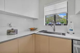 8818 SW 16th St, Miami, FL 33165 - Photo 13