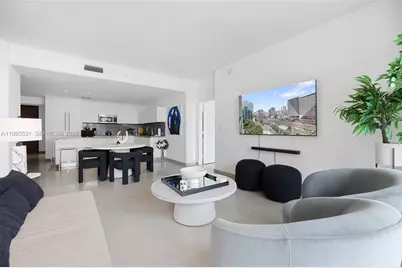 88 SW 7th St #1010, Miami, FL 33130 - Photo 5