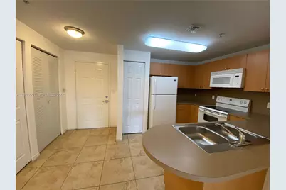 435 SW 12th Ave #605, Miami, FL 33130 - Photo 3