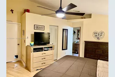 2102 NW 193rd Ave, Pembroke Pines, FL 33029 - Photo 33