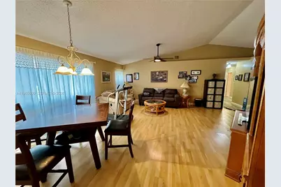 2102 NW 193rd Ave, Pembroke Pines, FL 33029 - Photo 17