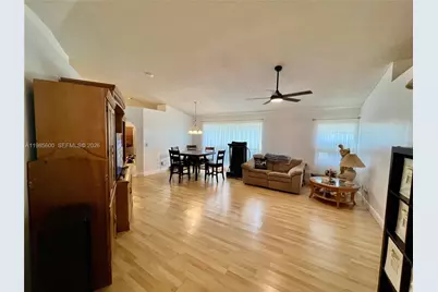 2102 NW 193rd Ave, Pembroke Pines, FL 33029 - Photo 9