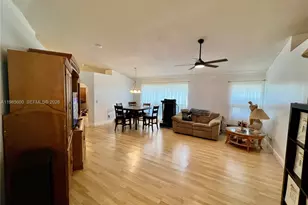 2102 NW 193rd Ave, Pembroke Pines, FL 33029 - Photo 9