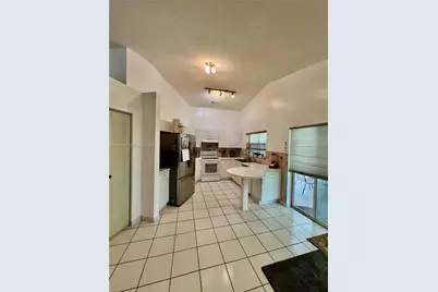 2102 NW 193rd Ave, Pembroke Pines, FL 33029 - Photo 11