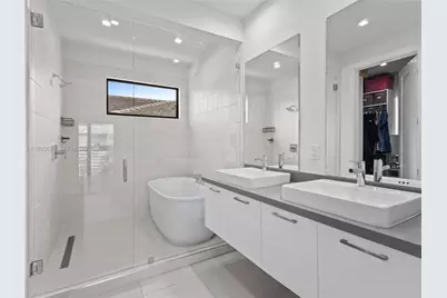 8281 NW 48th Ter, Doral, FL 33166 - Photo 31