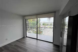 8635 NW 8th St, Miami, FL 33126 - Photo 5