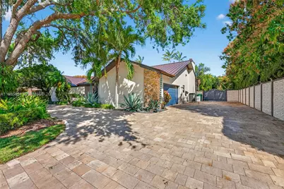 8263 SW 160th St, Palmetto Bay, FL 33157 - Photo 3
