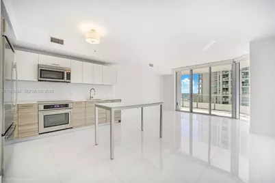 1300 Brickell Bay Dr #1803, Miami, FL 33131 - Photo 7