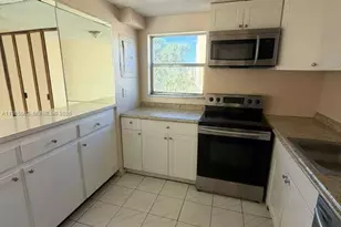 9180 Fontainebleau Blvd, Miami, FL 33172 - Photo 5