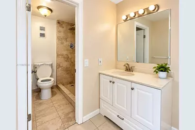 9180 Fontainebleau Blvd #401, Miami, FL 33172 - Photo 7