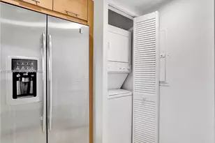 31 SE 5th St, Miami, FL 33131 - Photo 9