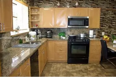 8140 W 12th Ave, Hialeah, FL 33014 - Photo 5