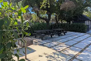 601 Ives Dairy Rd, Miami, FL 33179 - Photo 77