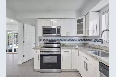 340 NW 45th St, Miami, FL 33127 - Photo 15