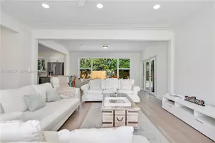 10801 Peachtree Dr, Miami, FL 33161 - Photo 9