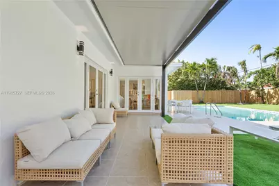 10801 Peachtree Dr, Miami, FL 33161 - Photo 29