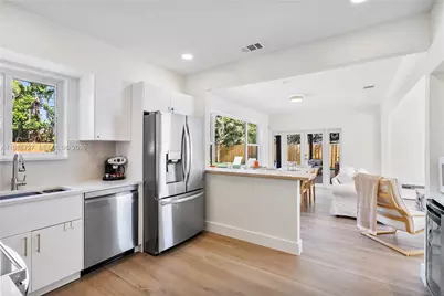 10801 Peachtree Dr, Miami, FL 33161 - Photo 13