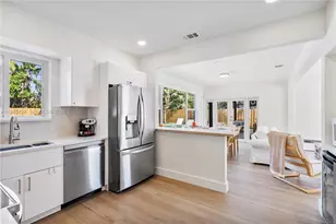 10801 Peachtree Dr, Miami, FL 33161 - Photo 13
