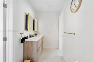 10801 Peachtree Dr, Miami, FL 33161 - Photo 21