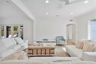 10801 Peachtree Dr, Miami, FL 33161 - Photo 15