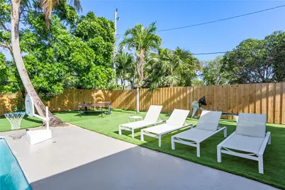 10801 Peachtree Dr, Miami, FL 33161 - Photo 31