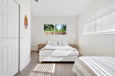 10801 Peachtree Dr, Miami, FL 33161 - Photo 31
