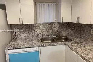 8353 Lake Dr, Doral, FL 33166 - Photo 27