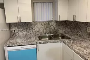 8353 Lake Dr, Doral, FL 33166 - Photo 23