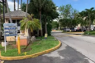 8353 Lake Dr, Doral, FL 33166 - Photo 17