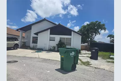 710 SW 99th Ct Cir, Miami, FL 33174 - Photo 1