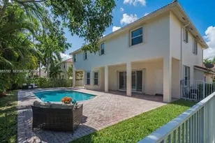 1633 Victoria Pointe Ln, Weston, FL 33327 - Photo 3