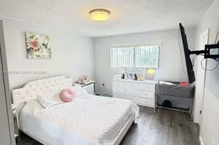 5290 W 21st Ct, Hialeah, FL 33016 - Photo 9