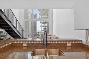 300 S Biscayne Blvd, Miami, FL 33131 - Photo 37