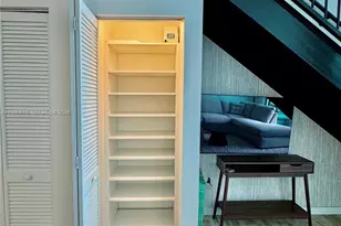 300 S Biscayne Blvd, Miami, FL 33131 - Photo 11