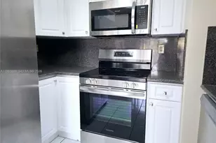 365 NW 85th Ct, Miami, FL 33126 - Photo 3