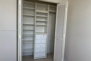 2555 Collins Ave, Miami Beach, FL 33140 - Photo 17