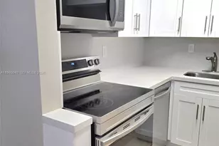 8701 SW 141st St, Palmetto Bay, FL 33176 - Photo 7