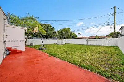 210 E 59th St, Hialeah, FL 33013 - Photo 15