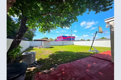 210 E 59th St, Hialeah, FL 33013 - Photo 29