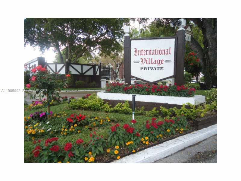 3720 Inverrary Dr #2M main architectural view