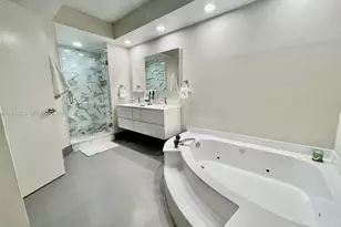 20281 E Country Club Dr, Aventura, FL 33180 - Photo 23