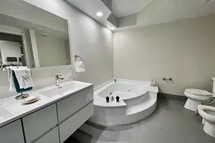 20281 E Country Club Dr, Aventura, FL 33180 - Photo 21