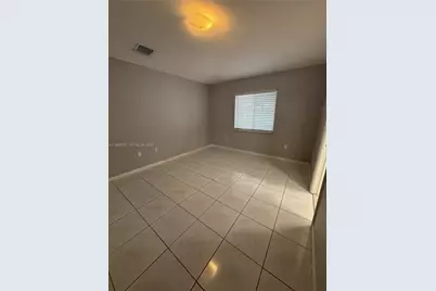 10168 NW 126th Ter, Hialeah Gardens, FL 33018 - Photo 9