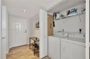 1155 Brickell Bay Dr, Miami, FL 33131 - Photo 17