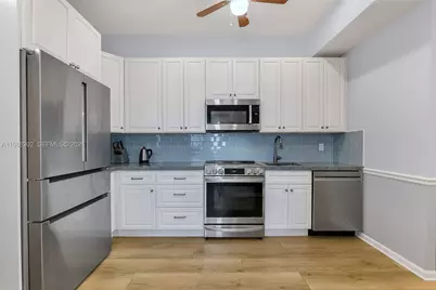 2870 Pine Tree Dr #3, Miami Beach, FL 33140 - Photo 11