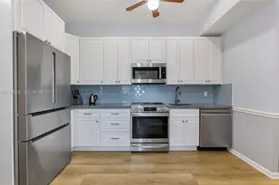 2870 Pine Tree Dr, Miami Beach, FL 33140 - Photo 11