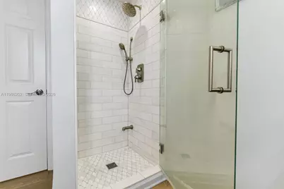 2870 Pine Tree Dr #3, Miami Beach, FL 33140 - Photo 25