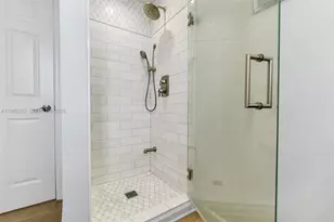 2870 Pine Tree Dr, Miami Beach, FL 33140 - Photo 25