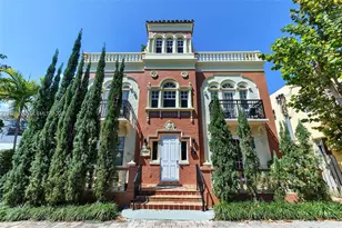 2870 Pine Tree Dr, Miami Beach, FL 33140 - Photo 1