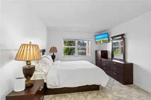 9540 Sunrise Lakes Blvd, Sunrise, FL 33322 - Photo 13